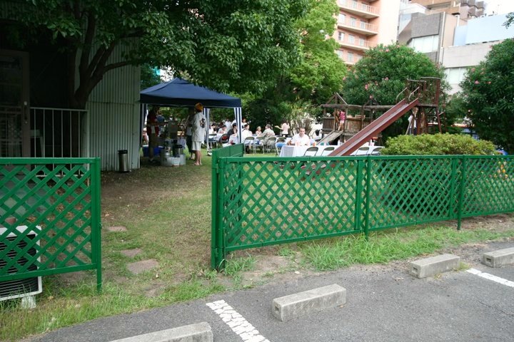 tennis-tourist-courtesy-kr&ac-tennis-club-kobe-japan-garden