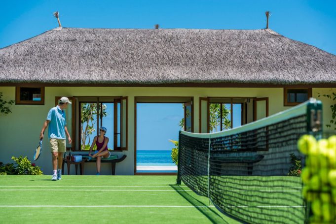 tennis-tourist-courtesy-kuda-huraa-maldives-four-seasons-tennis-courts