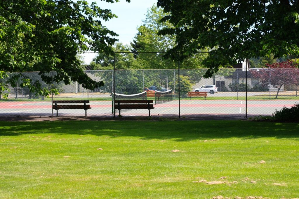 tennis-tourist-community-park-parksville-tennis-court-side-view