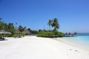 tennis-tourist-four-seasons-kuda-huraa-maldives-beach-view-of-pool-area-kathy-london