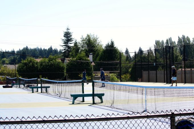 tennis-tourist-comox-british-columbia-anderton-park-tennis-courts-half-court-view-kathy-london