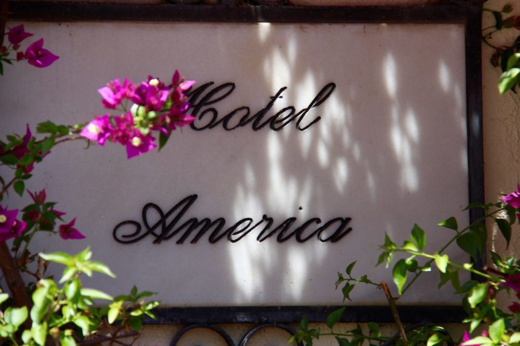 tennis-tourist-granada-spain-alhambra-hotel-america-sign-teri-church