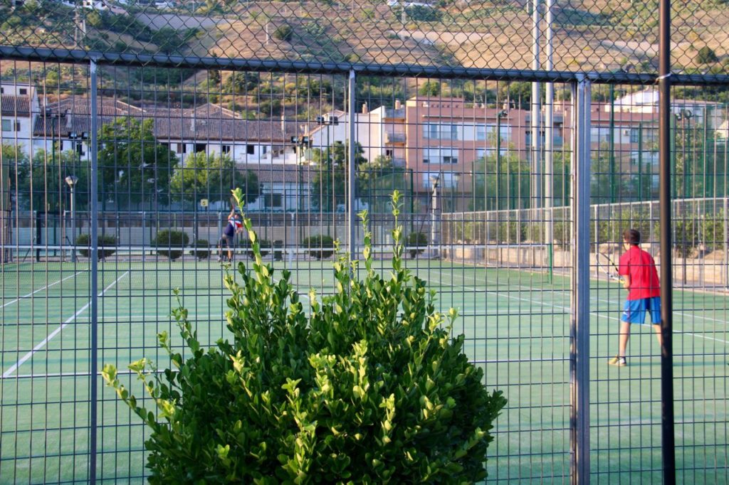 tennis-tourist-granada-spain-bolo-de-oro-tennis-courts-teri-church