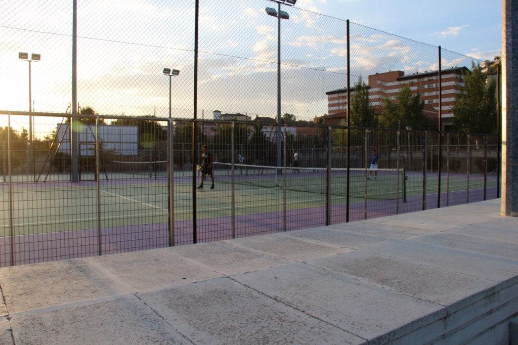 tennis-tourist-granada-spain-bolo-de-oro-tennis-courts-sunset-teri-church