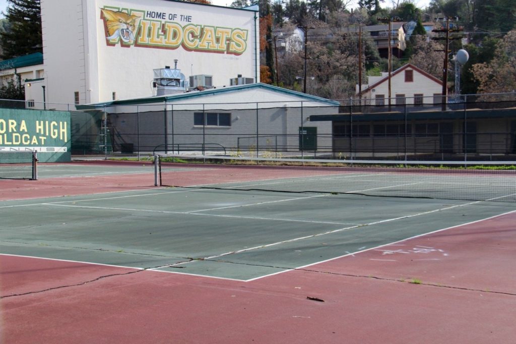 tennis-tourist-sonora-california-high-school-tennis-wildcats-sign-courts-wildcats-sign-teri-church