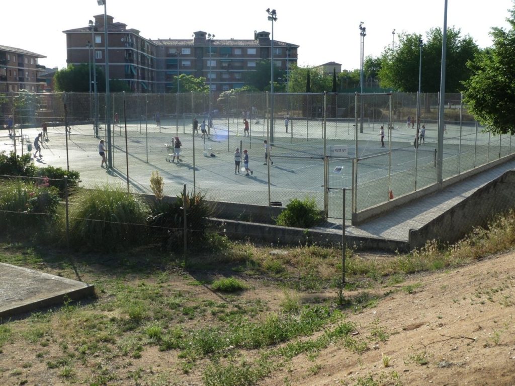 tennis-tourist-toledo-spain-patronada-deportivo-municipal-tennis-court-teri-church