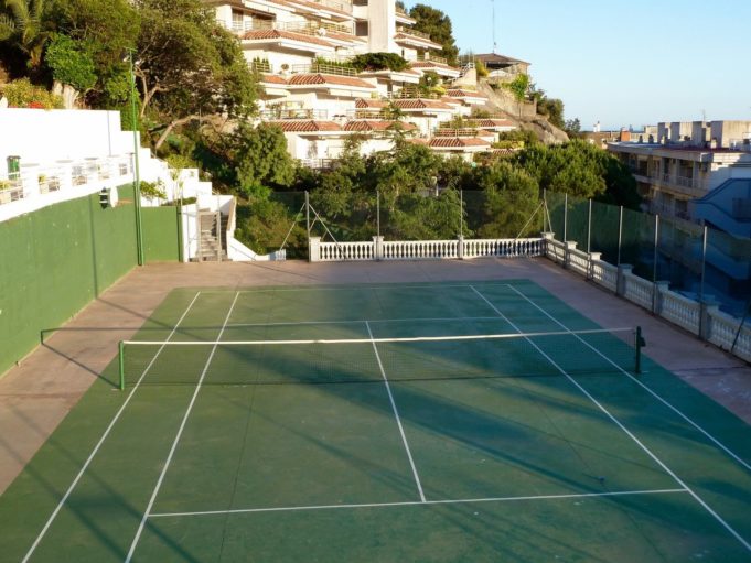 tennis-tourist-tossa-de-mar-spain-hotel-don-juan-tennis-court-view-teri-church