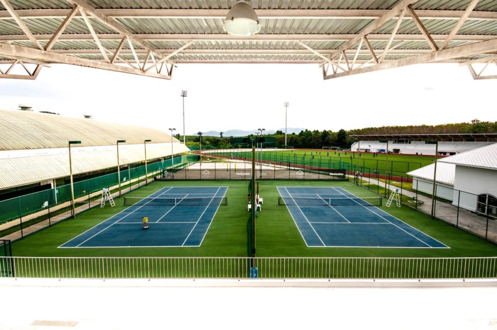 tennis-tourist-Thanyapura-Tennis-courts-from-under-roof-thailand