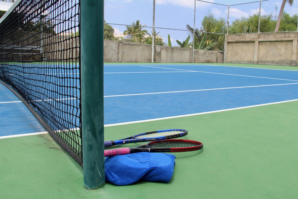 tennis-tourist-famiana-vietnam-hotel-tennis-court-towels-teri-church