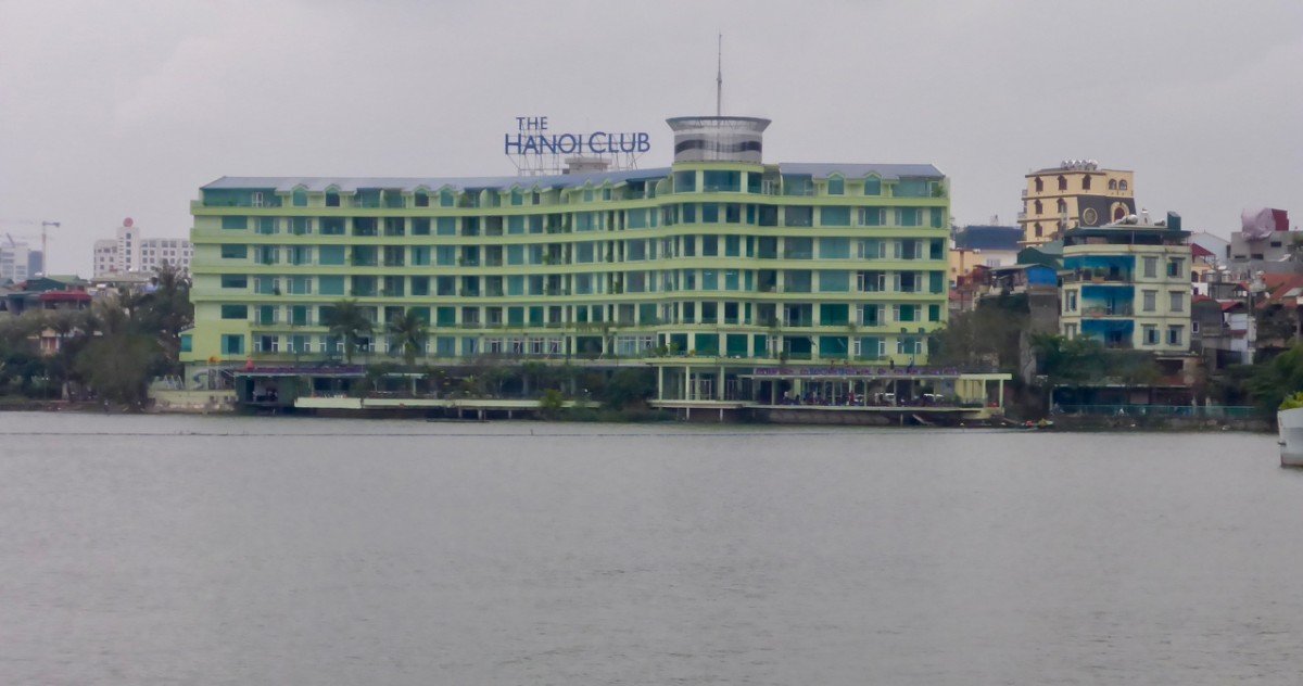 tennis-tourist-hanoi-vietnam-lake-hanoi-club-hotel-teri-church