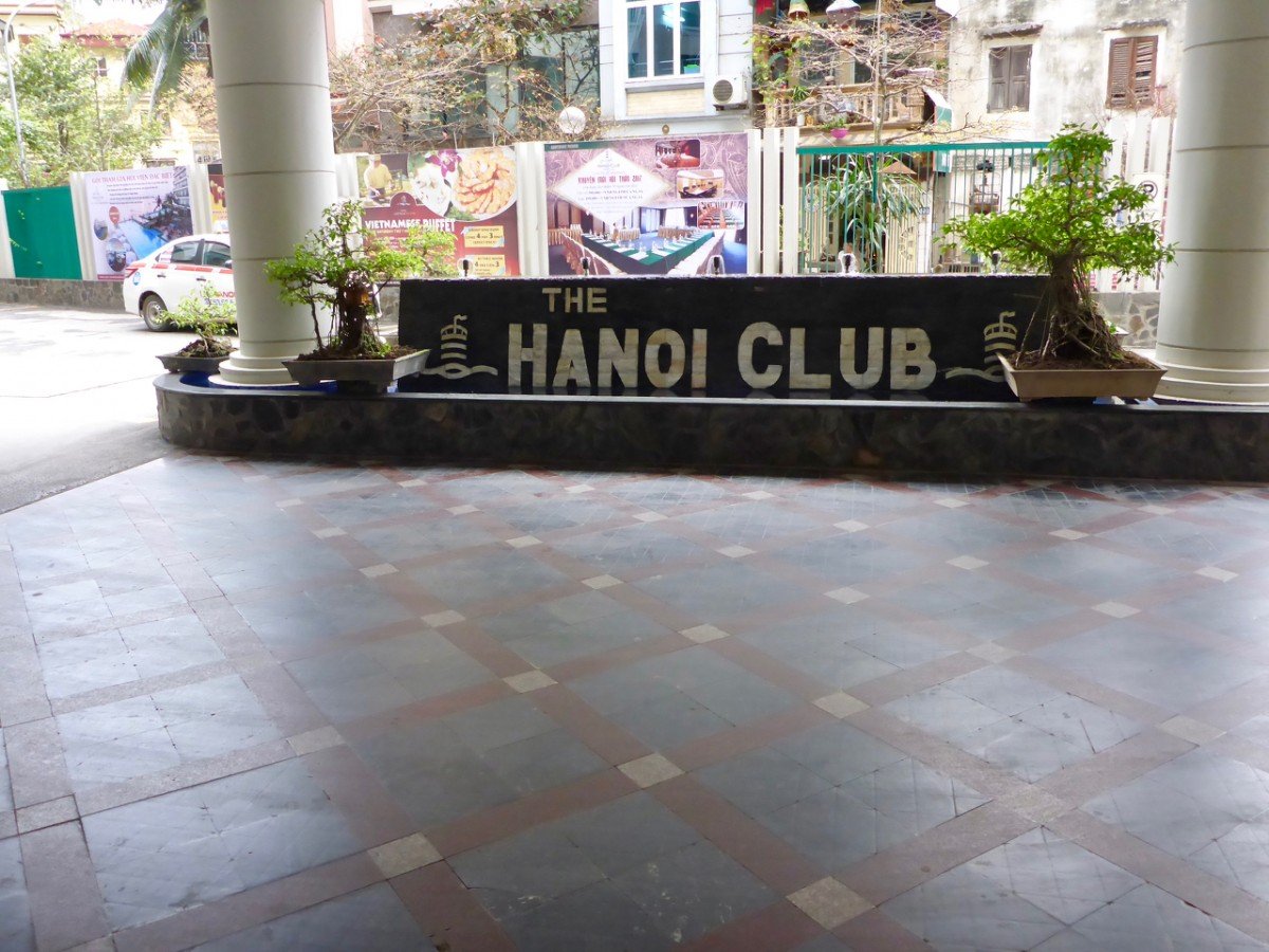 tennis-tourist-hanoi-vietnam-entrance-sign-hanoi-club-hotel-teri-church
