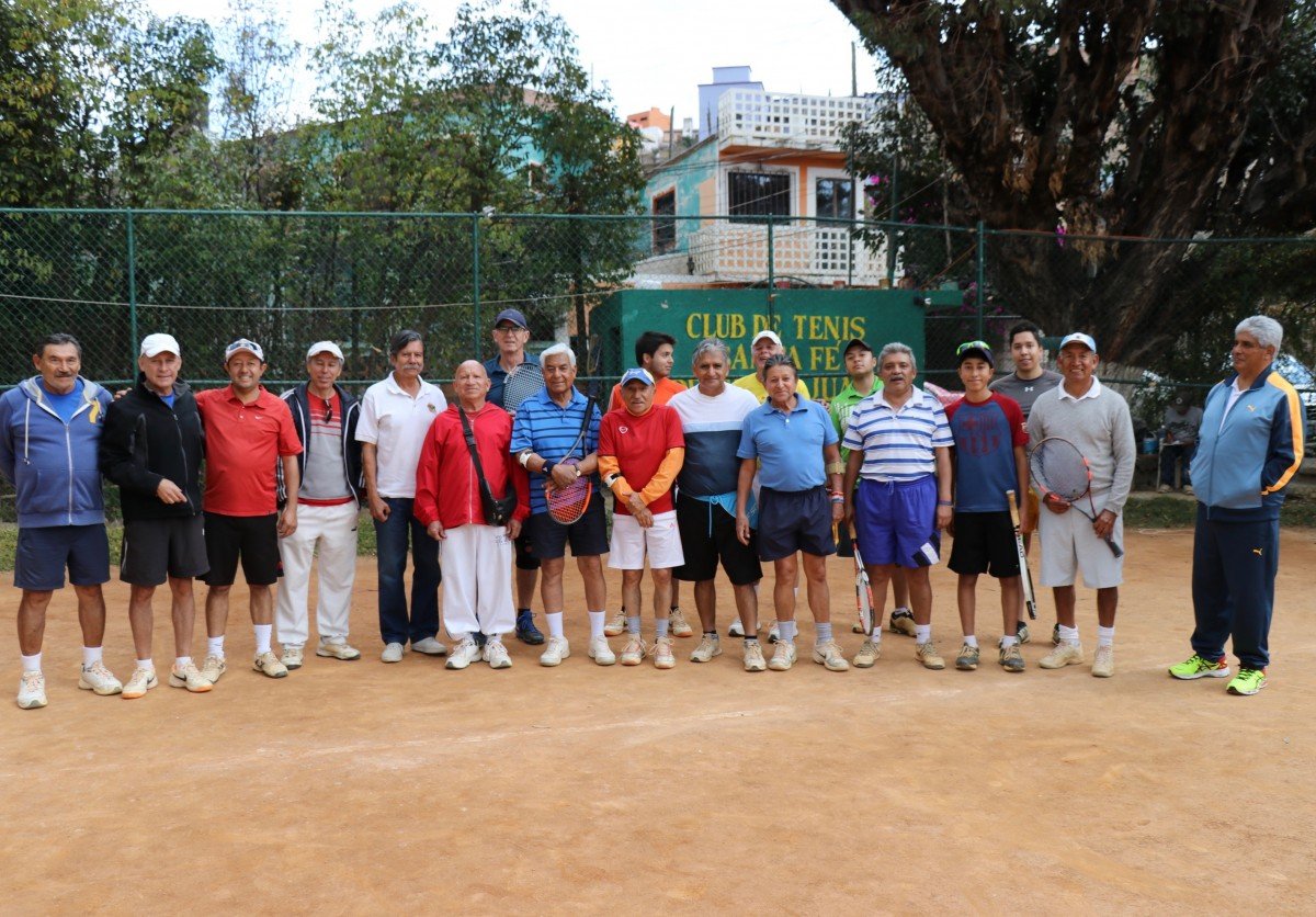 tennis-tourist-guanajuato-mexico-club-tenis-santa-fe-group-photo-teri-church