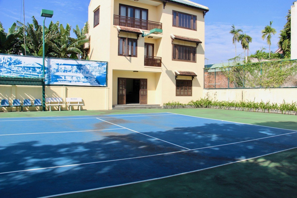 Tennis-Tourist-Hoi-An-Tennis-Court-ao-lang-villa-hotel-rooms-Teri-Church