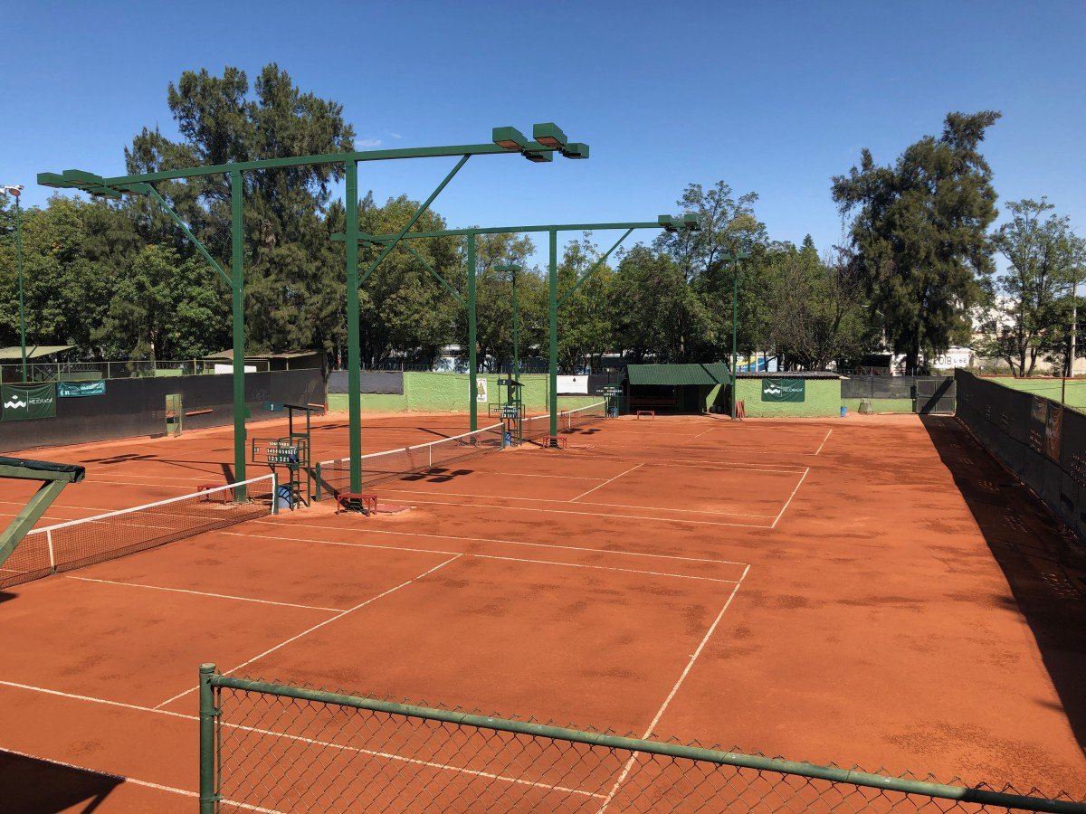 tennis-tourist-guadalajara-mexico-club-los-pinos-clay-courts-teri-church