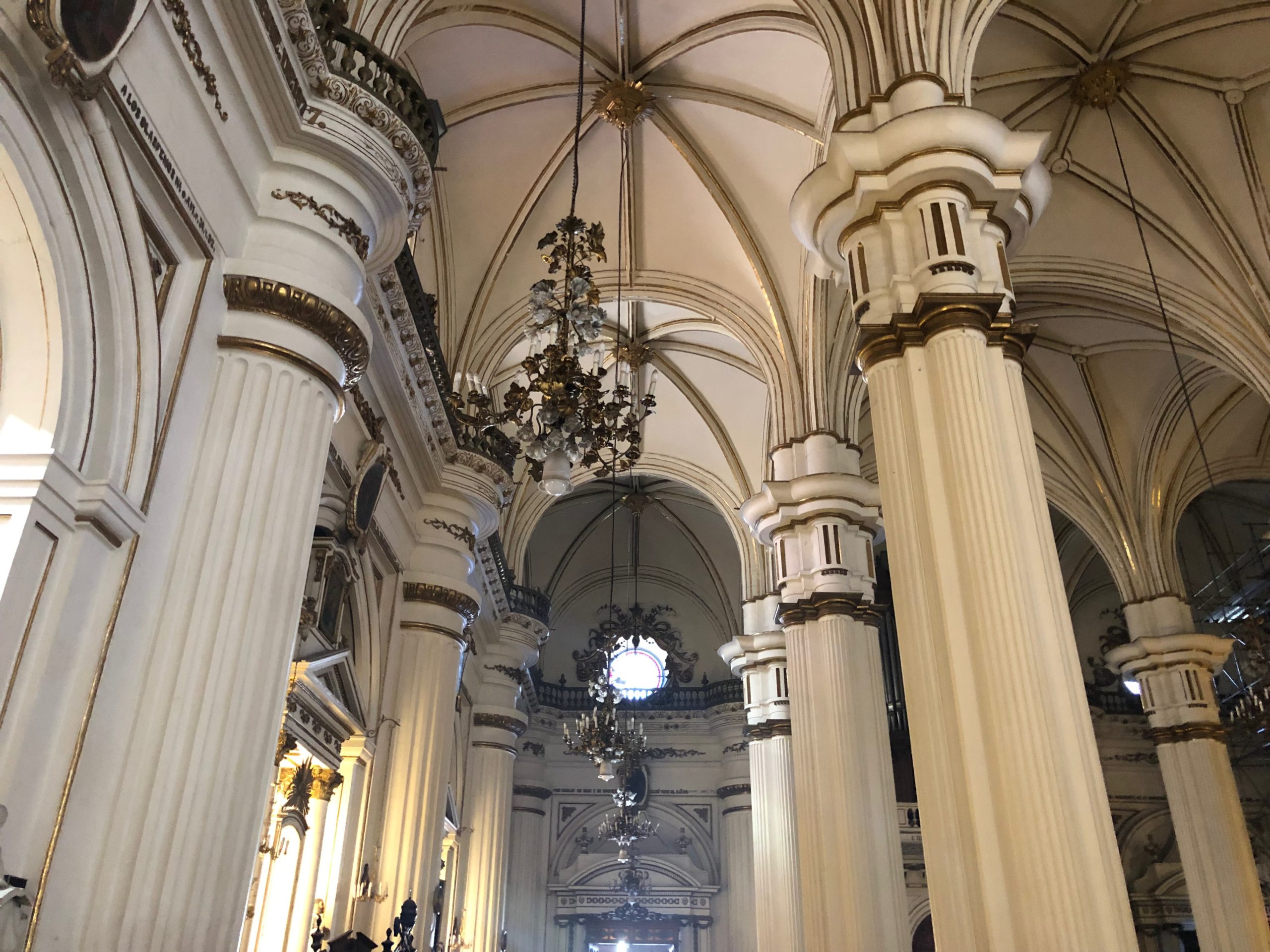 tennis-tourist-guadalajara-mexico-cathedral-interior-teri-church