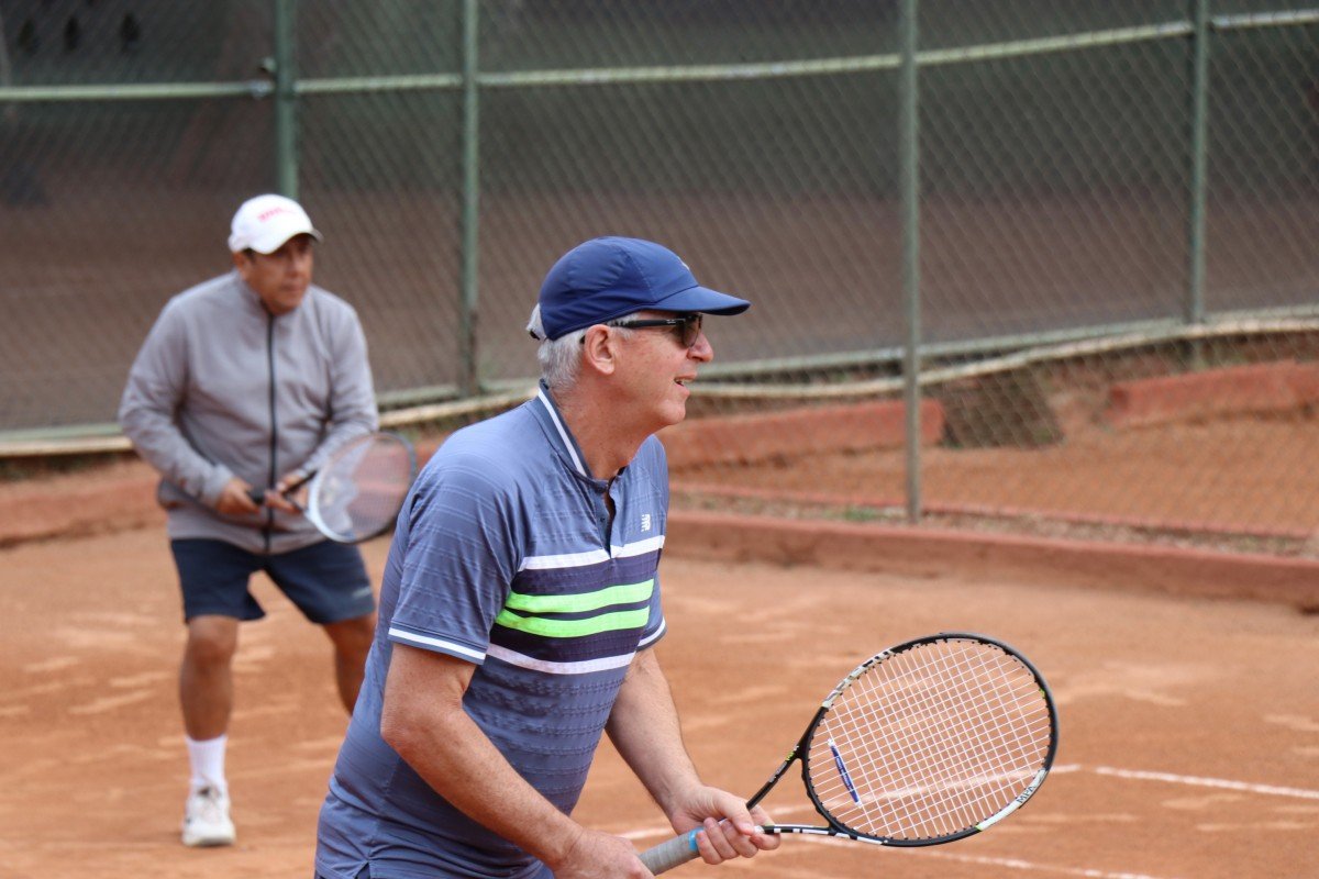 tennis-tourist-guadalajara-mexico-club-los-pinos-bill-raul-teri-church